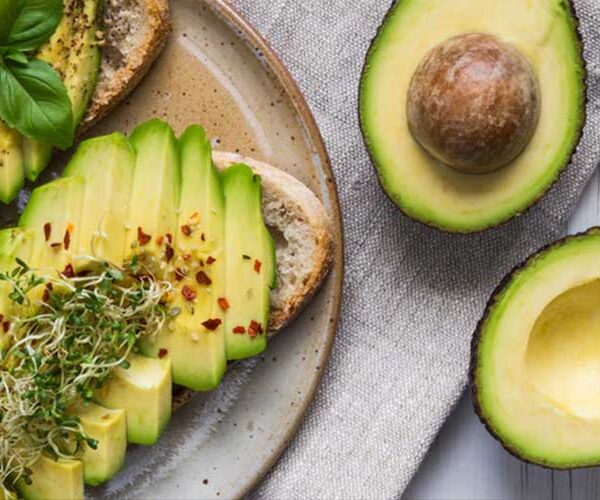 آووکادو: میوه‌ای شگفت‌انگیز با خواص بی‌نظیر