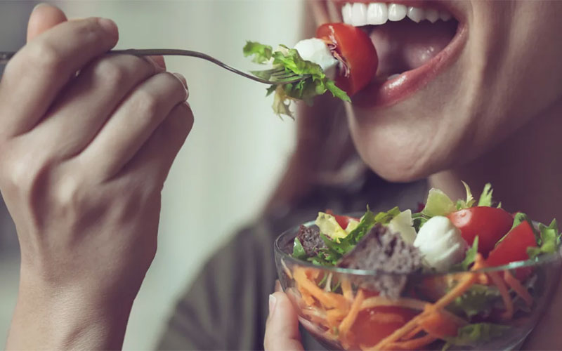 هنر آهسته خوردن: راهکارهایی برای بازیابی سلامت و لذت