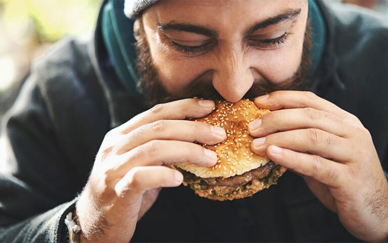 جنگ با زمان سر میز غذا | چرا سرعت دشمن سلامت شماست؟